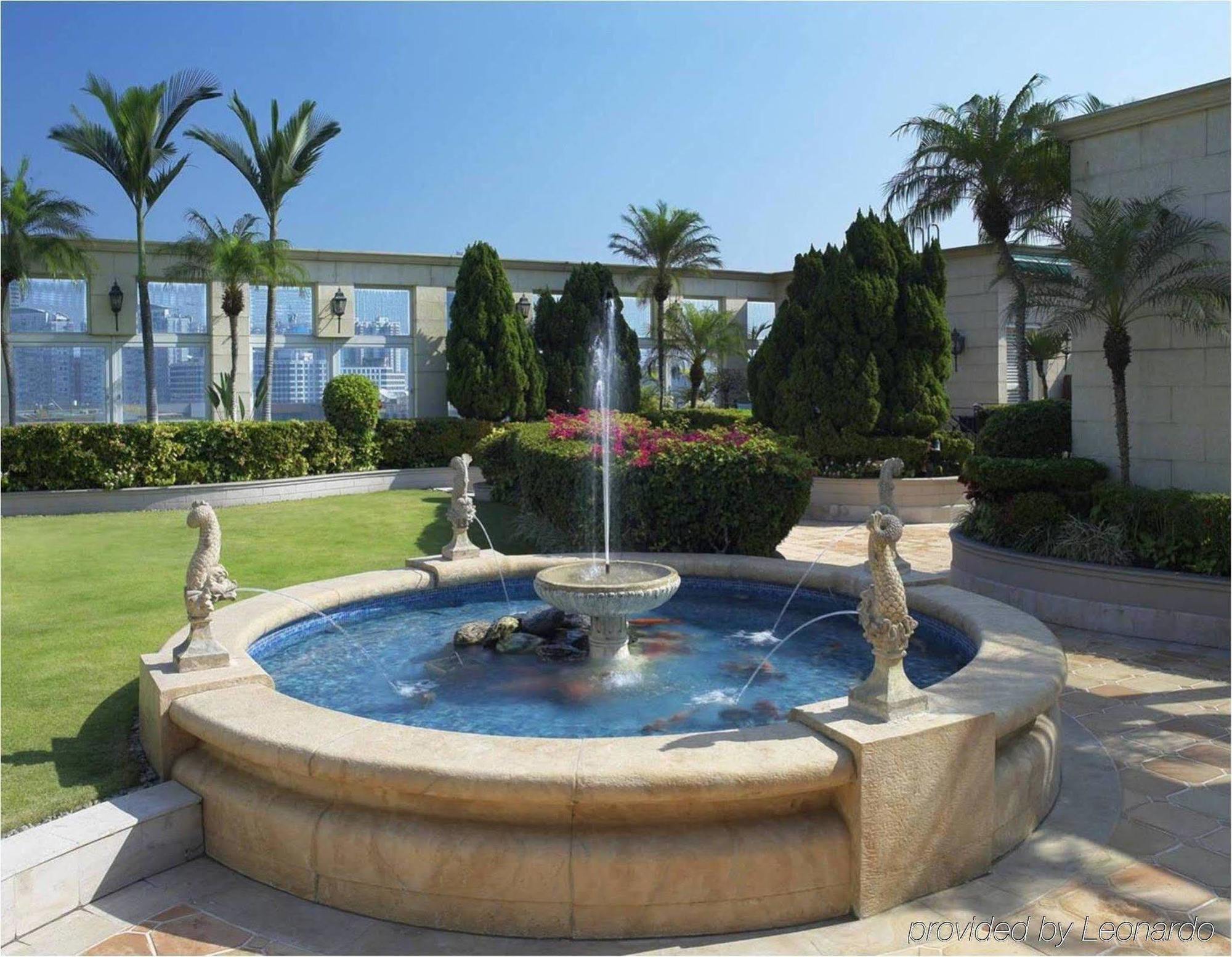 The Royal Garden Ξενοδοχείο Χονγκ Κονγκ Ανέσεις φωτογραφία Fountain at the University of Haifa